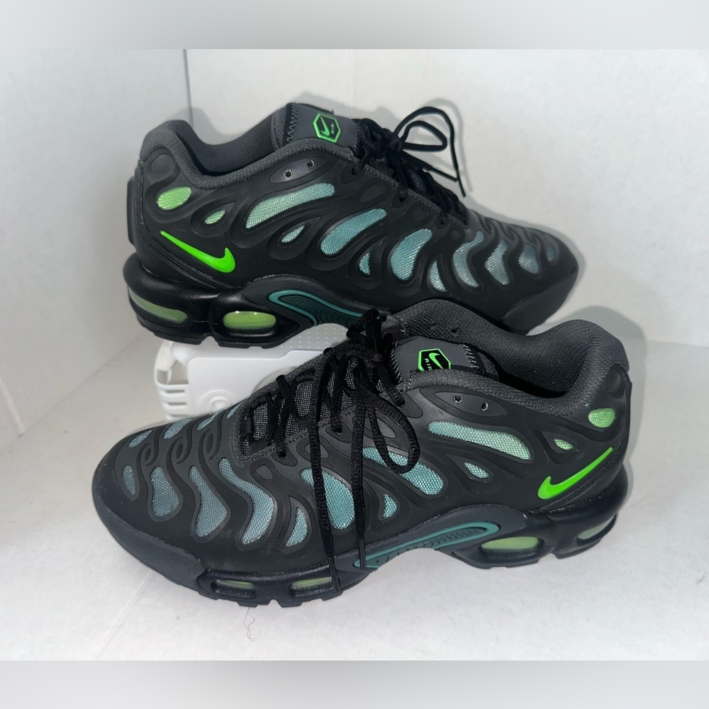 Nike Air Max Plus Drift Men's Size 7.5 Black/Green Strike Anthracite FD4290-006